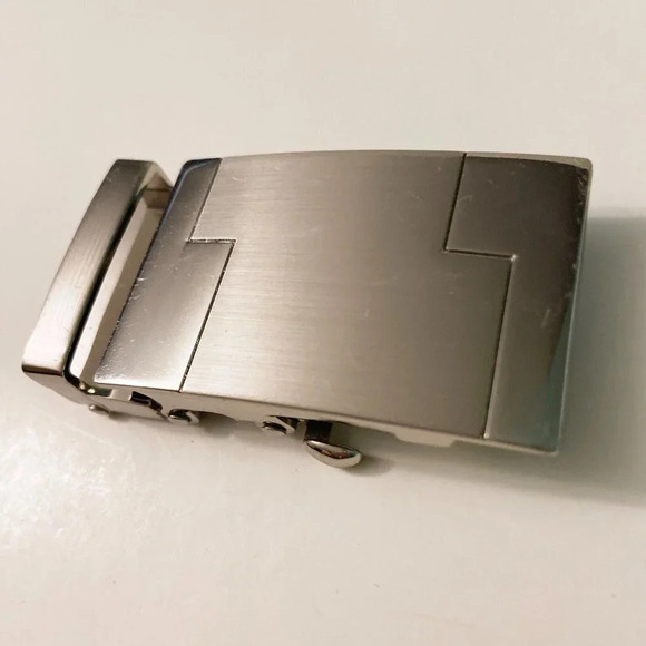 Metal Belt Buckle Silver Jigsaw Pattern 2.25 in x 1.5  in - Picture 1 of 11